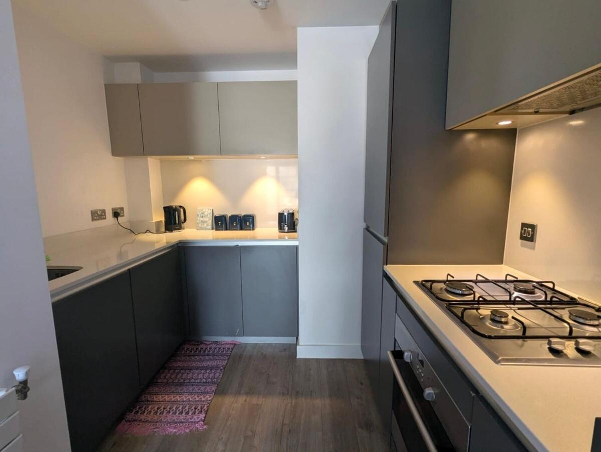 Modern Large Flat 1min To Stockwell Station With Skyscraper View *