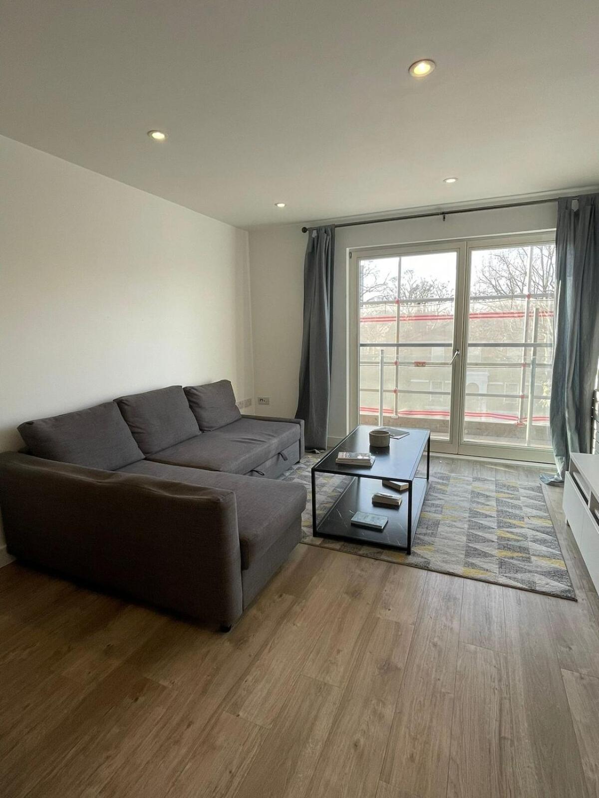 Modern Large Flat 1min To Stockwell Station With Skyscraper View Appartamento *
