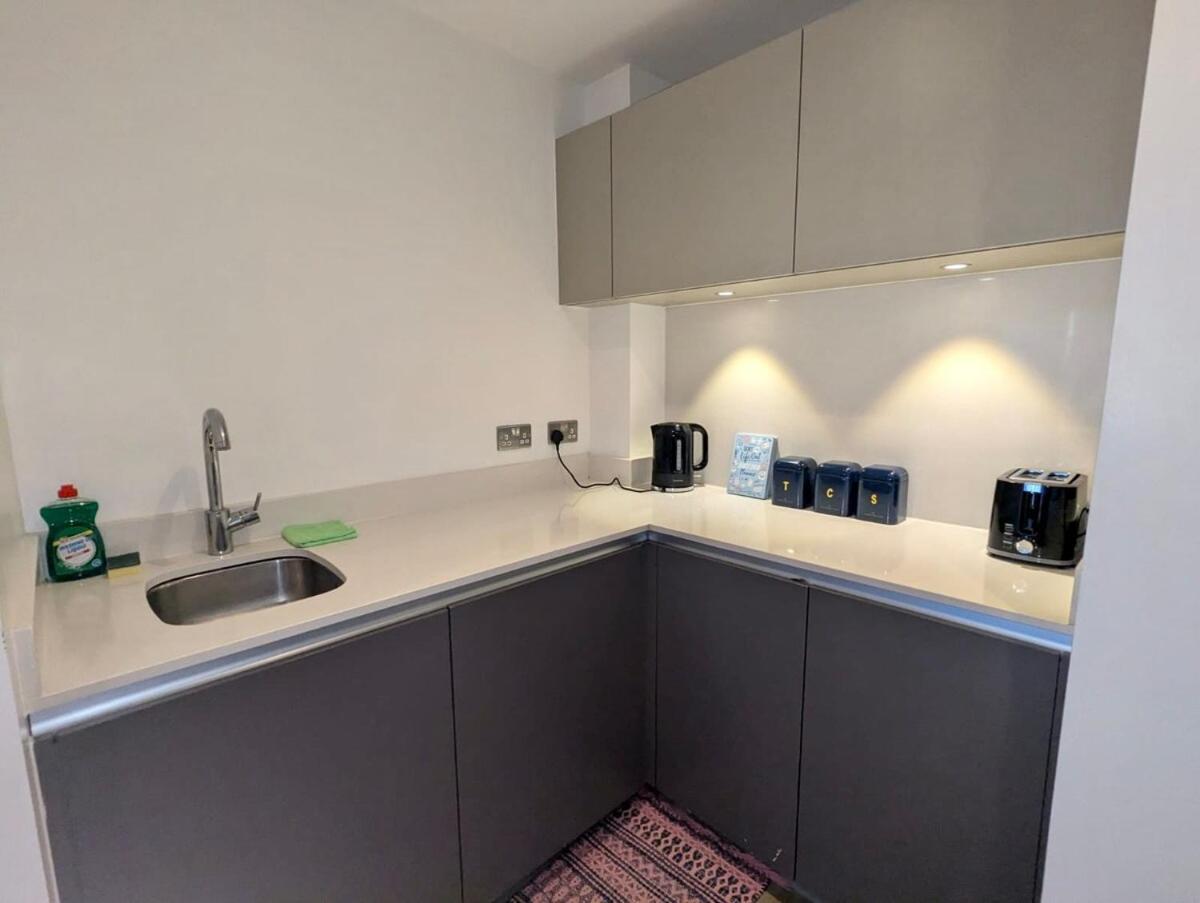 Modern Large Flat 1min To Stockwell Station With Skyscraper View Appartamento *